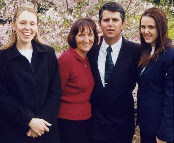 Ross Ardern with his wife and daughters Jacinda Ardern and Louise Ardern.